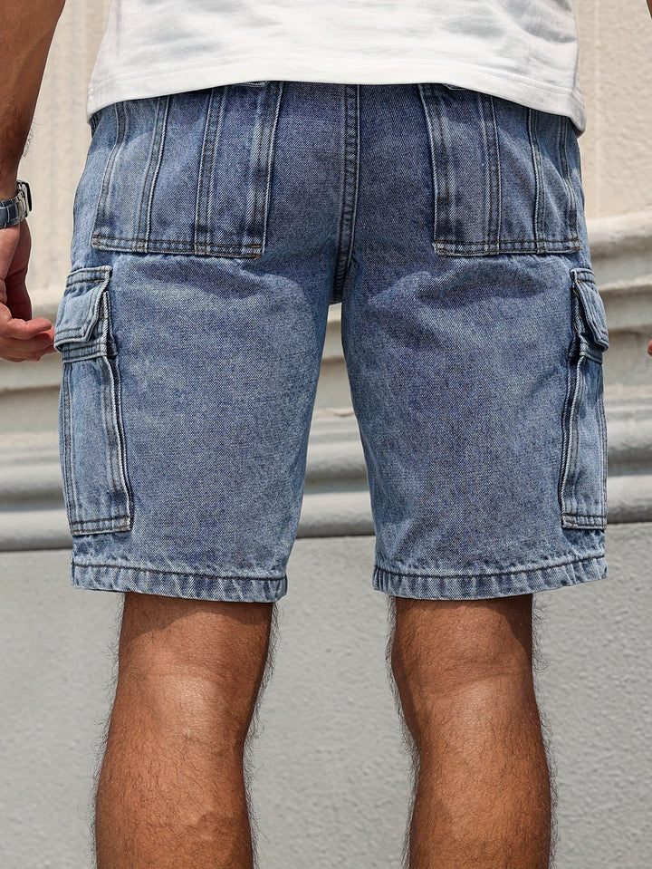 Bekväma Urban Denim herrshorts i klassisk blå färg, med praktiska fickor för fritid och avslappnad stil.