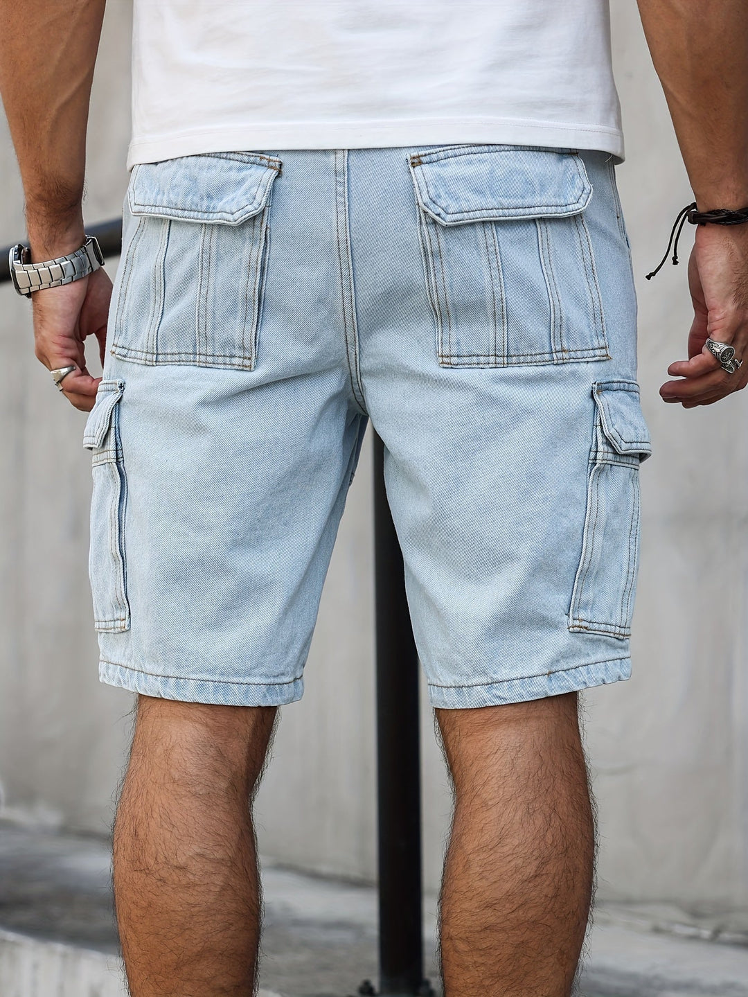 Urban Denim herrshorts i avslappnad passform, blå jeansshorts perfekta för sommar och lediga dagar.