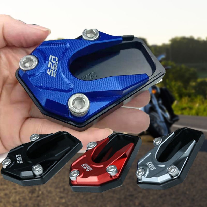 "Blå aluminium kickstand fotförlängare för motorcyklar, förstärker stabilitet på ojämn mark, minskar vältningsrisk."