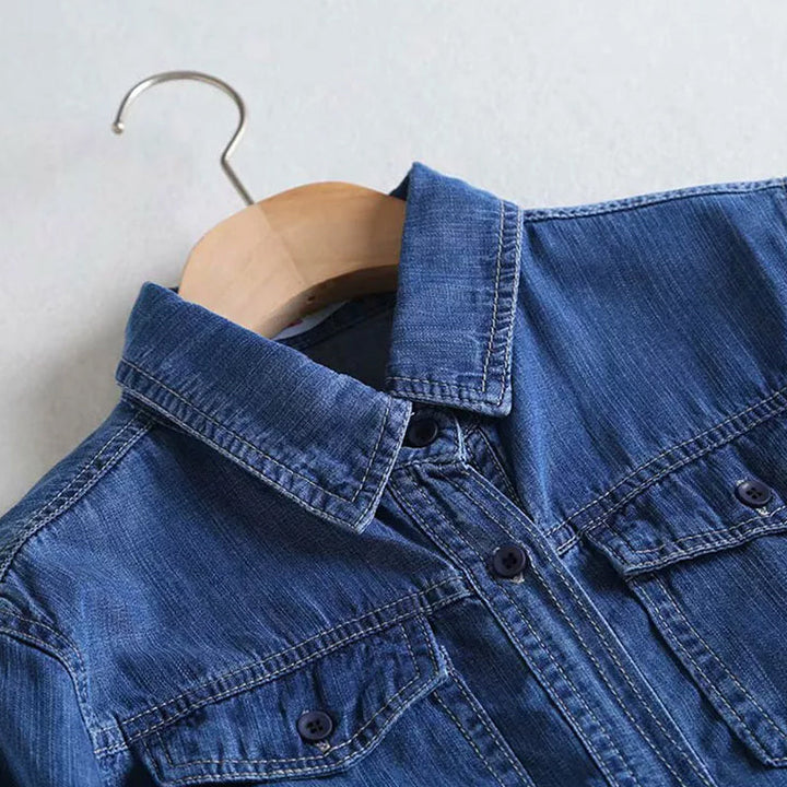 "Blå dam denimskjorta, långärmad med ficka, mjuk bomull, ledig stil, eleganta kragedetaljer, klassisk garderobsklassiker."