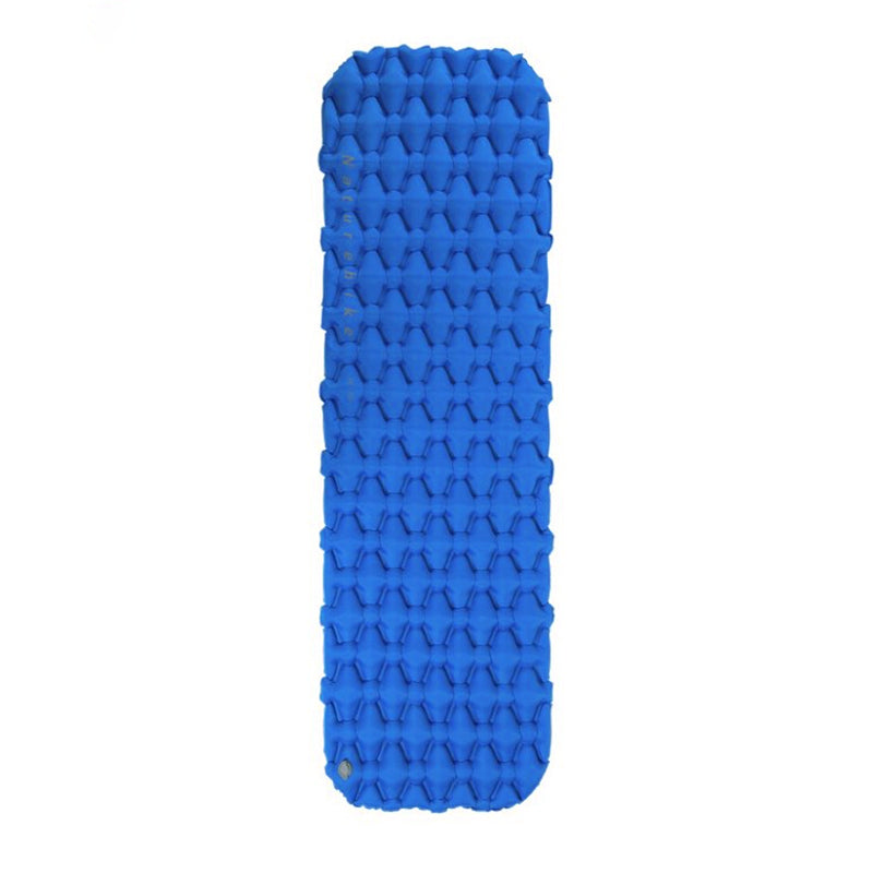 "Blå luftmadrass för camping, vattentät och kompakt, idealisk för året-runt-äventyr och enkel att bära."