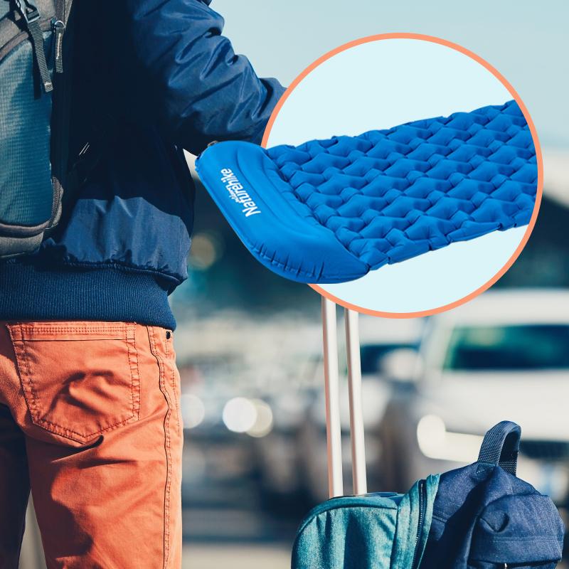 "Blå luftmadrass för camping, vattentät och kompakt, idealisk för året-runt-äventyr och enkel att bära."