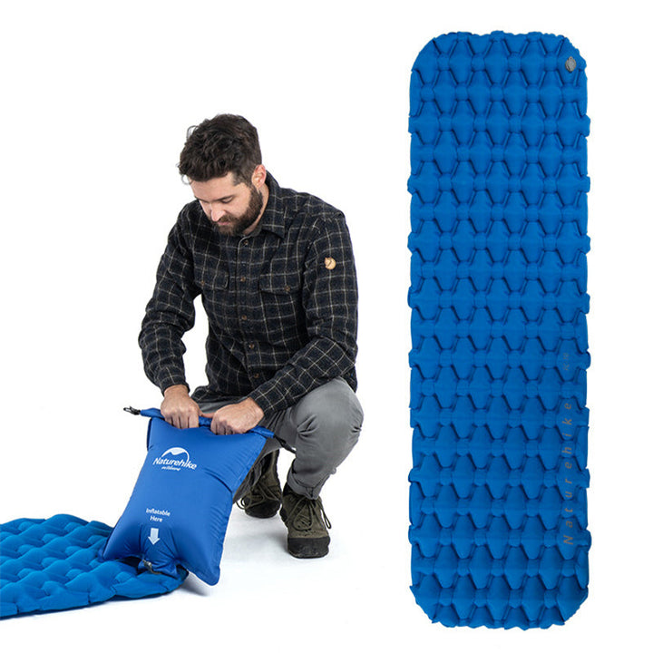 "Blå luftmadrass för camping, vattentät och kompakt, idealisk för året-runt-äventyr och enkel att bära."