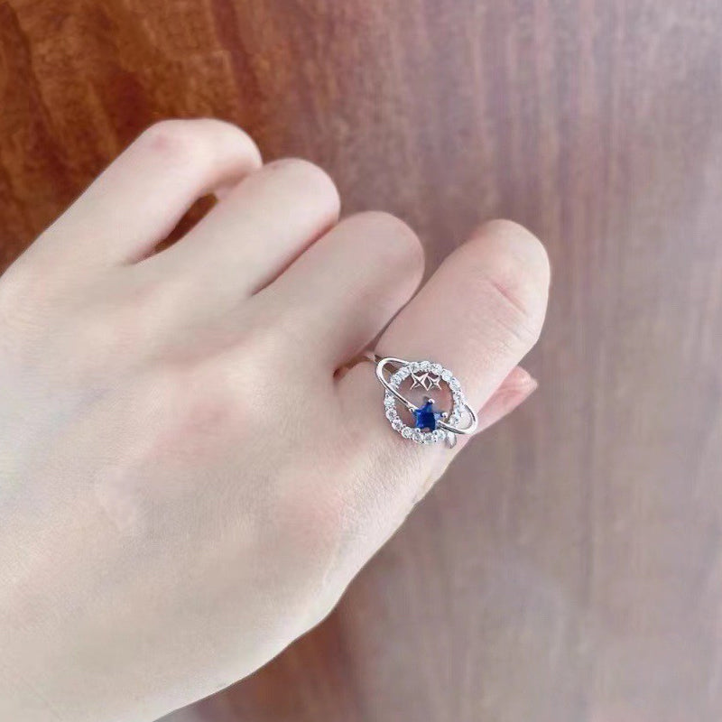 Blå stjärnformade planetariska smycken för kvinnor, med zirkoninlägg, i stål och koppar, elegant och kosmisk design.