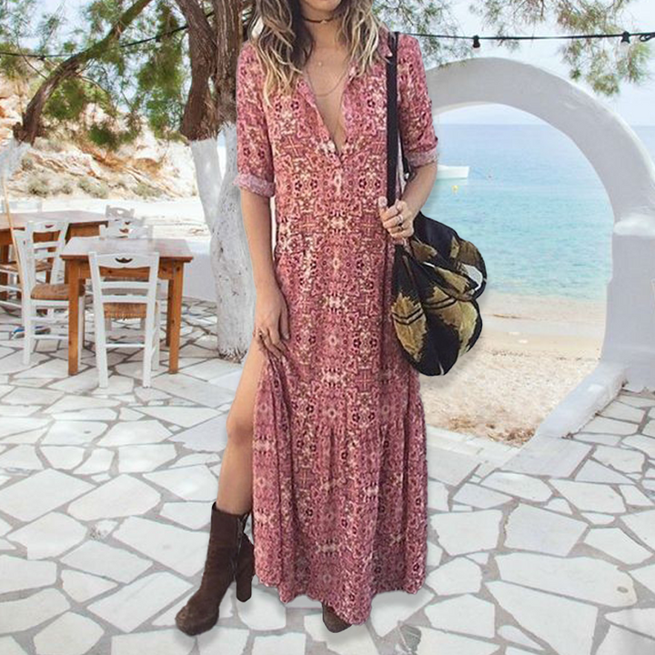 "Blommig Boho maxiklänning med V-hals och halvhylsor, mjölksilkesmaterial, perfekt för sommarens eleganta och lediga look."
