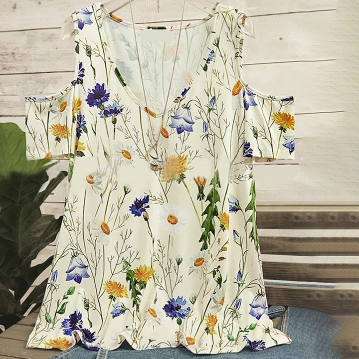 "Blommig dam t-shirt med romantisk v-ringning, mjukt bomullstyg och kortärmad design, perfekt för vårens dagar."