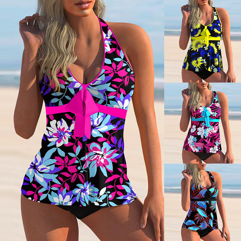 "Blommig halterneck tankini för dam med livfullt blommönster, perfekt för stranden eller poolen, finns i flera färger."