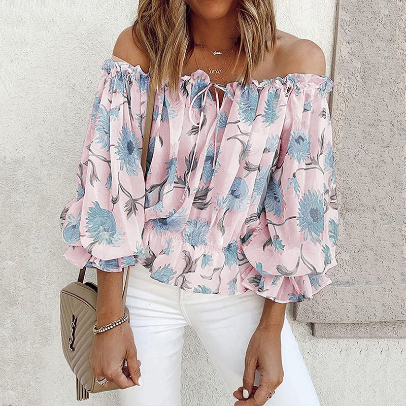 Blommig off shoulder volangblus dam med puffärmar i chiffong. Elegant och feminin topp för stilmedvetna kvinnor.