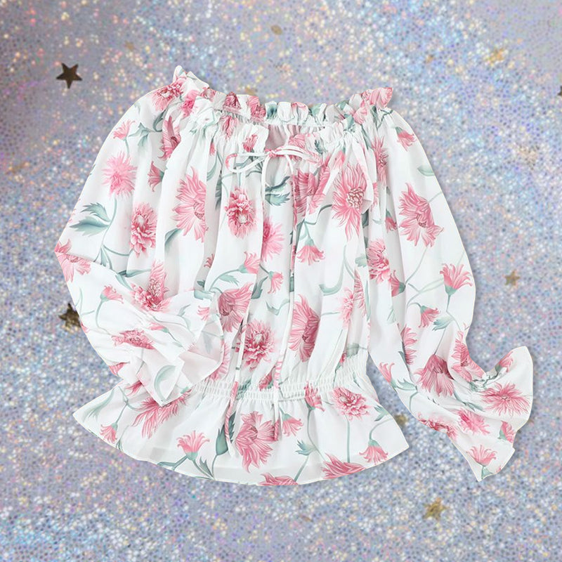 Blommig off shoulder volangblus dam med puffärmar i chiffong. Elegant och feminin topp för stilmedvetna kvinnor.