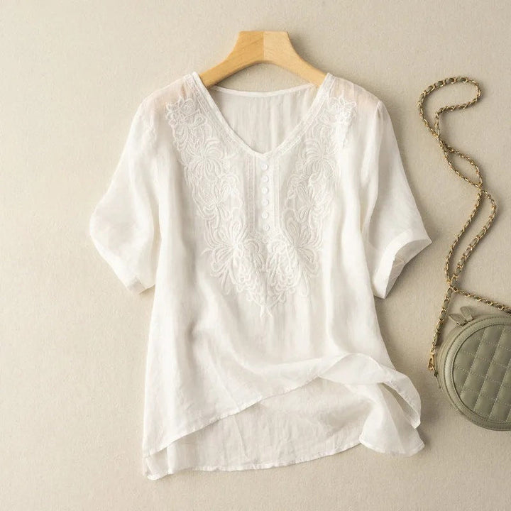 "Broderad dam-t-shirt med kort ärm i bomull och V-hals, elegant broderi, perfekt för sommarens stilfulla dagar"