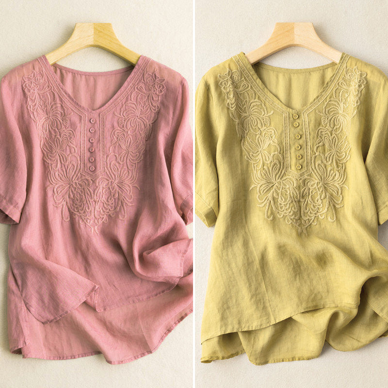 "Broderad dam-t-shirt med kort ärm i bomull och V-hals, elegant broderi, perfekt för sommarens stilfulla dagar"