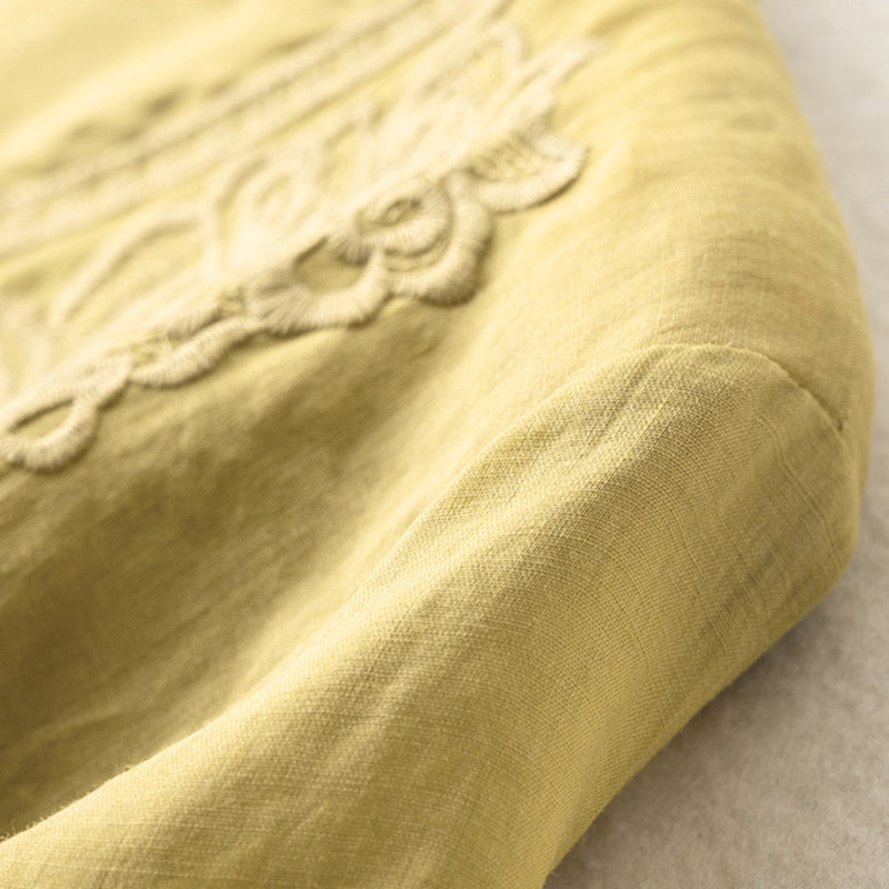 "Broderad dam-t-shirt med kort ärm i bomull och V-hals, elegant broderi, perfekt för sommarens stilfulla dagar"