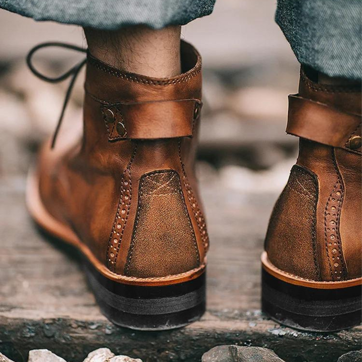 Stilrena herr höststövlar. Bekväma chukkaboots i klassisk design, perfekta för fritid & vardag.