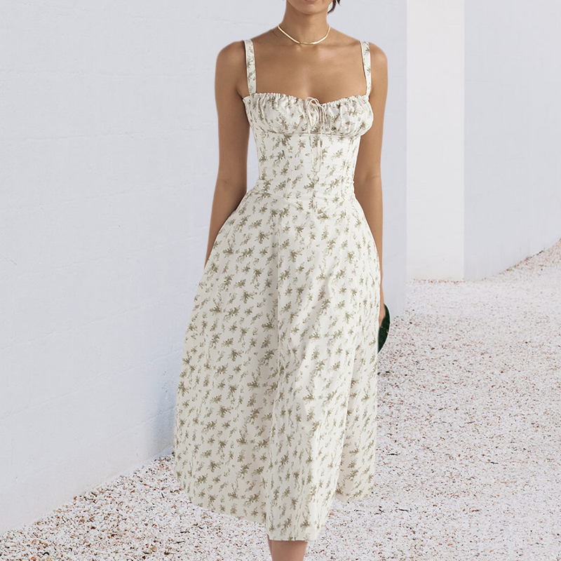 "Carmen Tryckt Bustier solklänning med elegant tryck och bustier liv, perfekt för sommarfester och feminina uttryck."