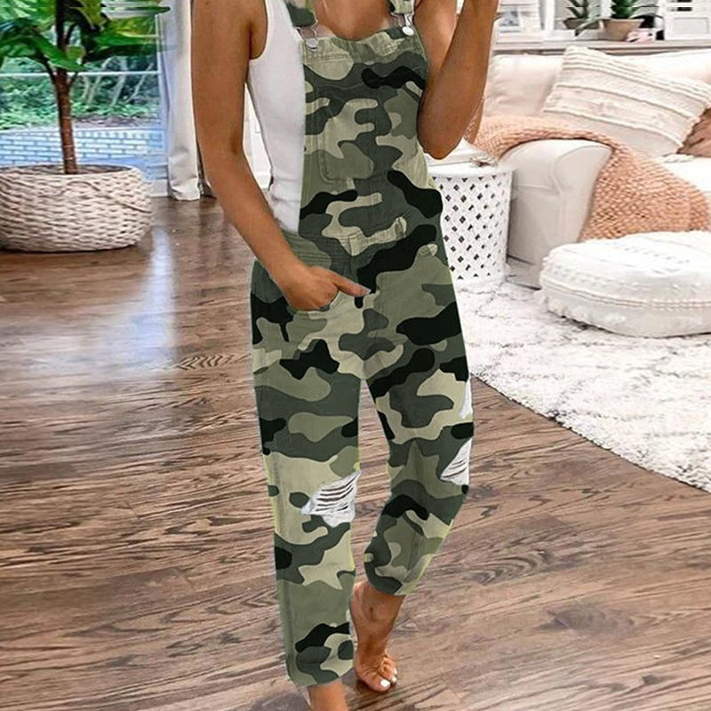"Casual dam denim jumpsuit i blått med fickor, avslappnad passform, framifrån vy. Perfekt för vardag och fest."