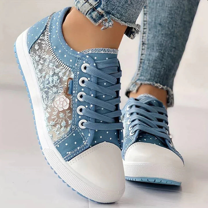 Bekväma Celina damsneakers med blommig spets. Stilrena vardagsskor & fritidsskor för dam, vår & sommar.