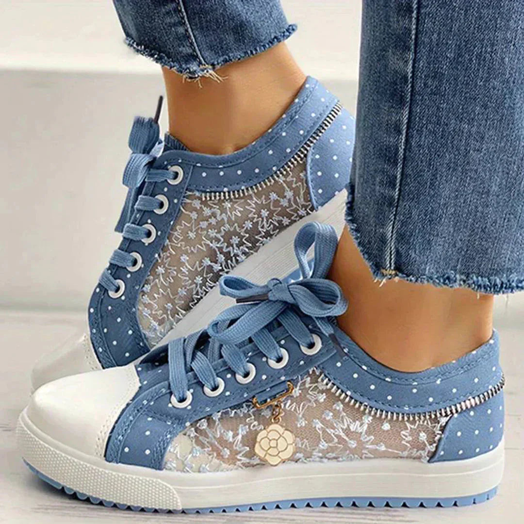 Eleganta Celina damsneakers med blommig spets. Bekväma fritidsskor för dam, perfekta som vår- & sommarskor.