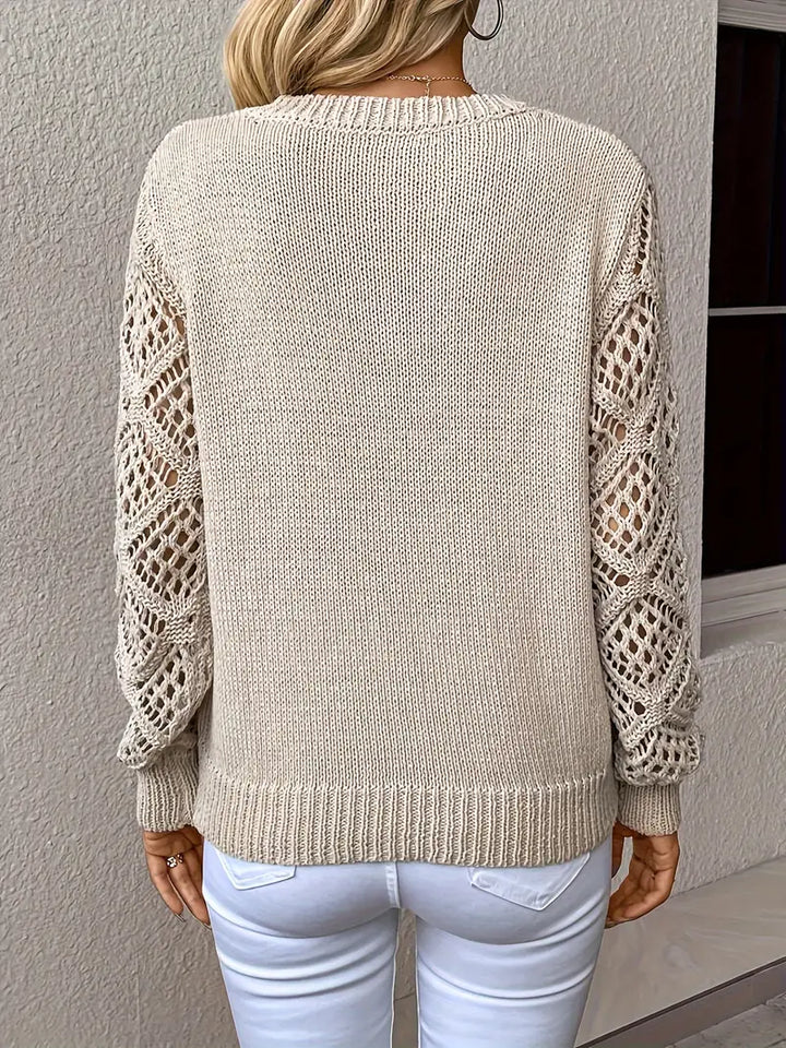 Celina damtröja, en modern stickad favorit för hösten och vintern, kombinerar stil med hög komfort.
