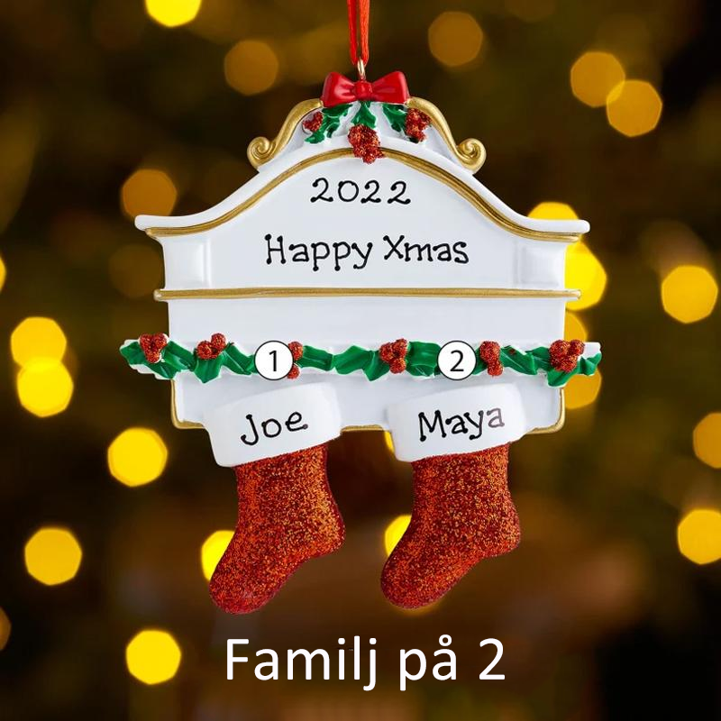"Charmigt julhänge i harts, 7x9cm, perfekt för personliga julprydnader för hela familjen i granen."