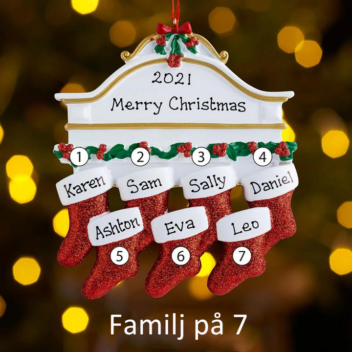 "Charmigt julhänge i harts, 7x9cm, perfekt för personliga julprydnader för hela familjen i granen."