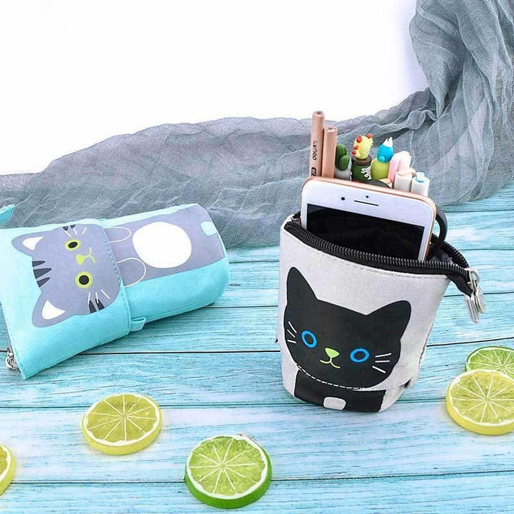 "Charmigt pennfodral med kattmotiv och teleskopfunktion, hållbart canvas och PU-läder, idealiskt för skrivtillbehör."