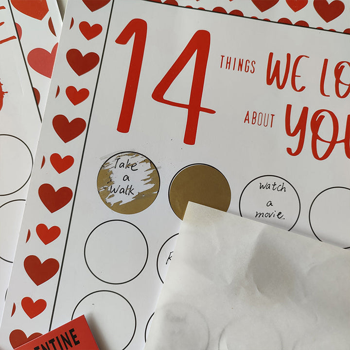 "Charmigt unisex anpassningsbart Alla hjärtans dag skrapkort med färgglad papperdesign och skrapklistermärken."