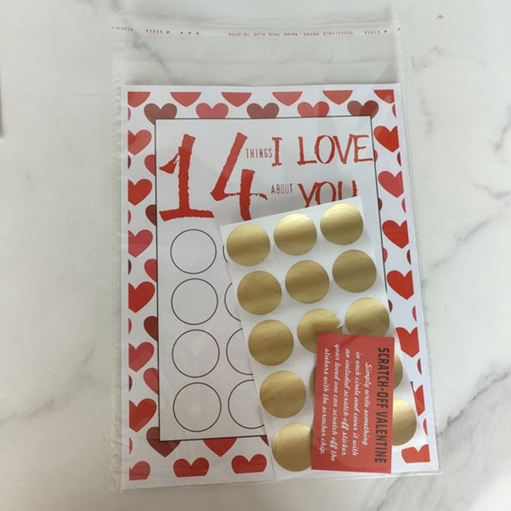 "Charmigt unisex anpassningsbart Alla hjärtans dag skrapkort med färgglad papperdesign och skrapklistermärken."