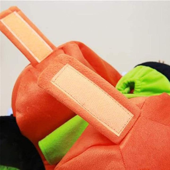 "Chic Halloween hunddräkt med livfull pumpadesign i mjuk sammet, perfekt för små till stora hundar. Justerbar passform."