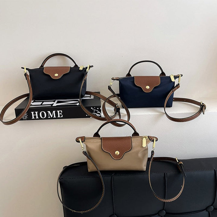 "Colorblock Mini Crossbody-väska för kvinnor, blått, svart och khaki mönster, slitstarkt nylon, justerbar rem."