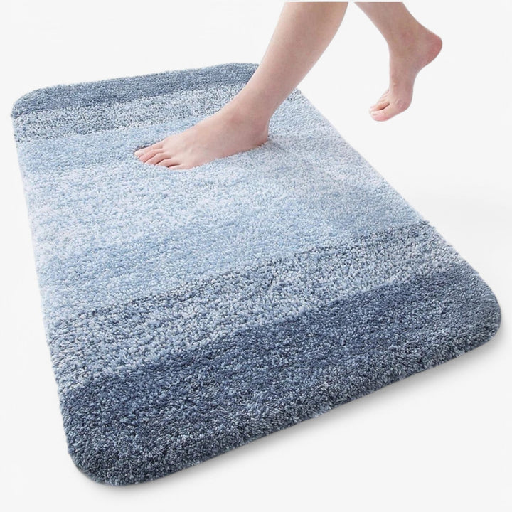 Corinna superabsorberande halkfri badrumsmatta i mikrofiber, ger komfort och golvskydd i ditt badrum.