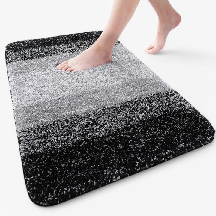 Effektiv Corinna badrumsmatta, snabbtorkande och superabsorberande mikrofiber. Perfekt för ett torrt badrum.
