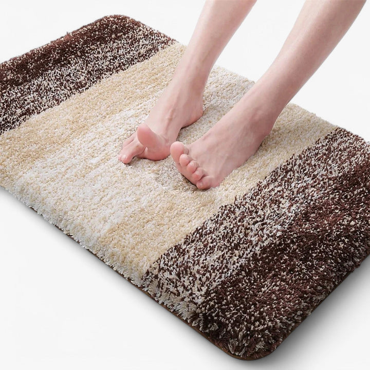 Ny Corinna badrumsmatta. Superabsorberande, halkfri mikrofiber ger komfort och snabbtorkande golvskydd i badrummet.