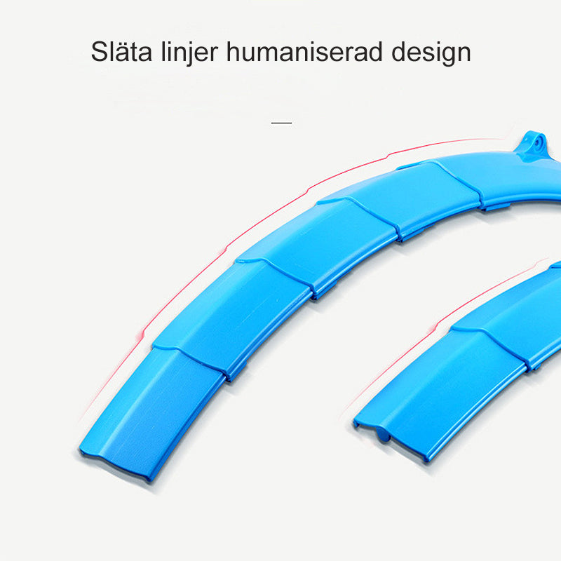"Cykel stänkskydd, justerbart och vattentätt, med inbyggt bakljus, i svart plast för optimal säkerhet och synlighet."