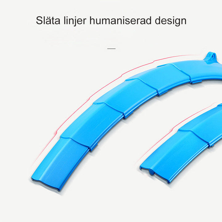"Cykel stänkskydd, justerbart och vattentätt, med inbyggt bakljus, i svart plast för optimal säkerhet och synlighet."