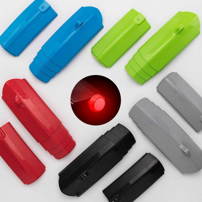 "Cykel stänkskydd, justerbart och vattentätt, med inbyggt bakljus, i svart plast för optimal säkerhet och synlighet."