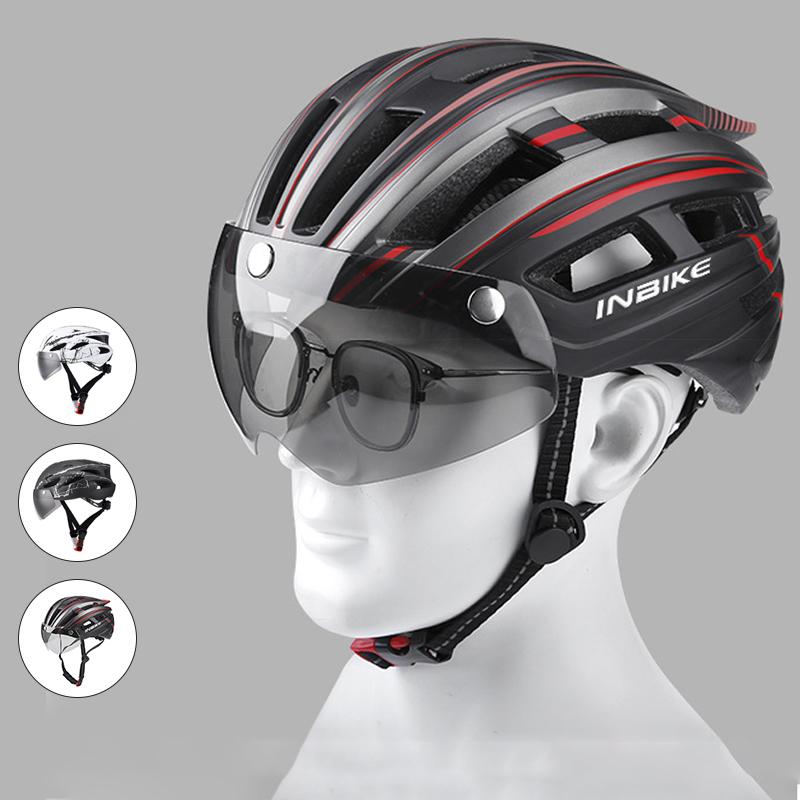 "Cykelhjälm för vuxna med visir, LED-ljus och 22 ventilationshål, justerbar passform, svart design."