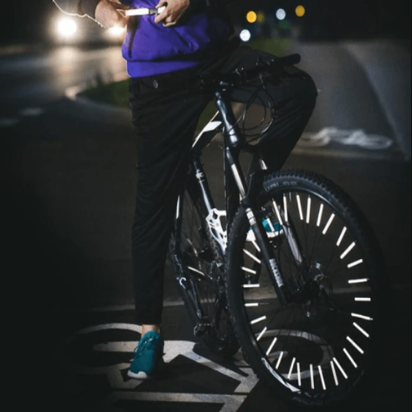 Cykelreflexer för unisex på ekrar, silverfärgade, 3D-reflekterande för hög synlighet och säkerhet vid nattcykling.