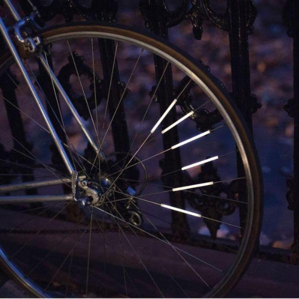 Cykelreflexer för unisex på ekrar, silverfärgade, 3D-reflekterande för hög synlighet och säkerhet vid nattcykling.