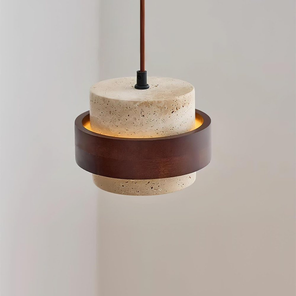 Elegant travertin hänglampa, cylindrisk design med accent av valnötsträ.