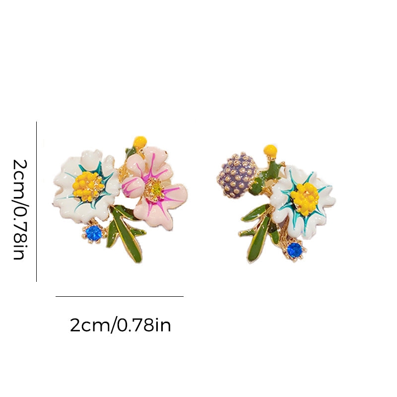"Daisy Flower asymmetriska örhängen i koppar, eleganta och lätta, blomdesign för kvinnor. Perfekta för både vardag och fest."