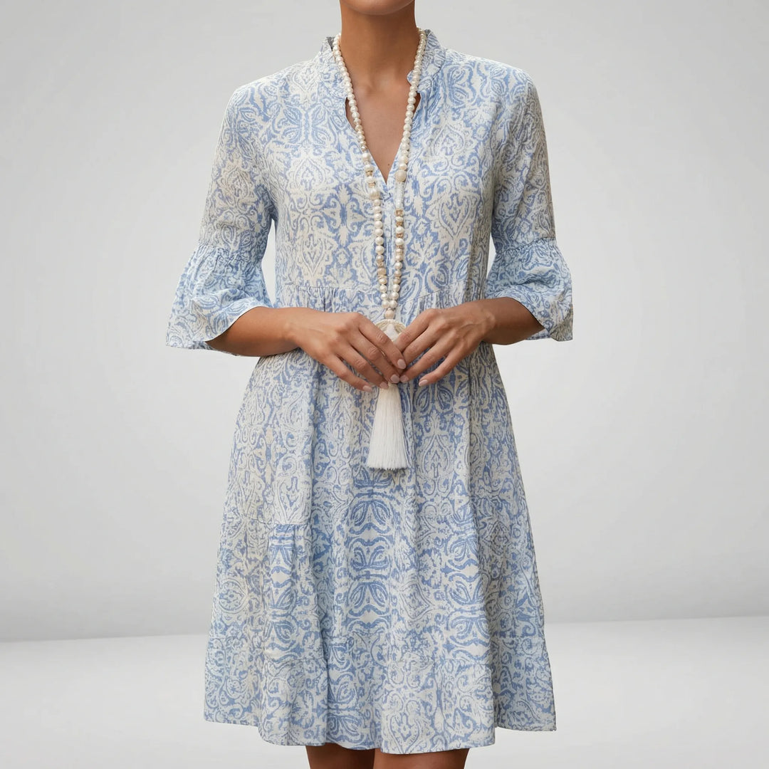Elegant rose kortärmad sommarklänning. Lätt Alessia miniklänning i boho-stil, perfekt för soliga dagar.