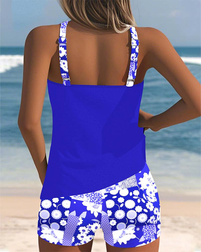 Chic dam bikini set, tvådelad, utmärkt för sommaräventyr vid vatten.