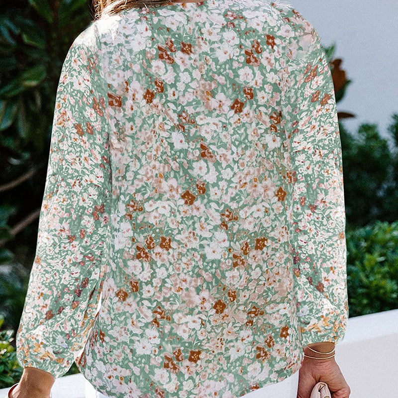 "Dam blommig boho blus, V-ringad långärmad, färgglatt blommönster på mjukt tyg, elegant och avslappnad design."