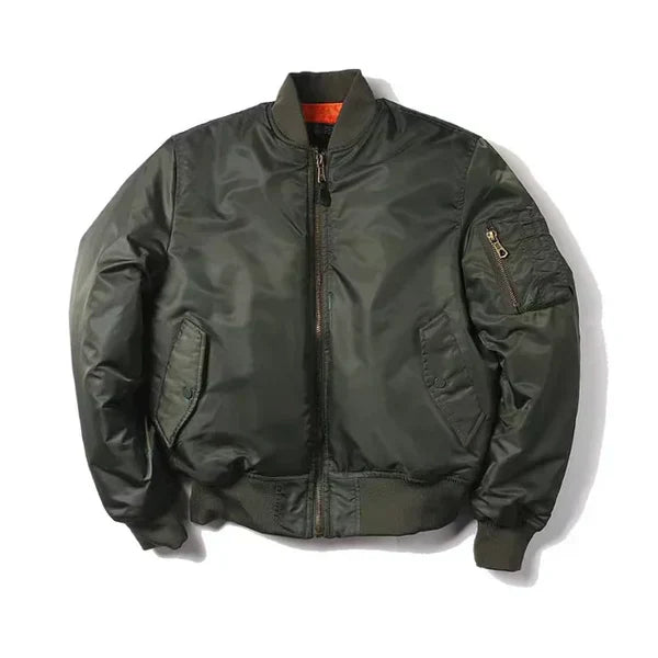 Tidlös dam bomberjacka Nova. Klassisk MA-1 design för en stilren look, perfekt vår & höstjacka.