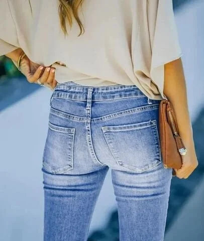 Eleganta dam bootcut jeans med hög midja i ljusblått, erbjuder både stil och komfort.