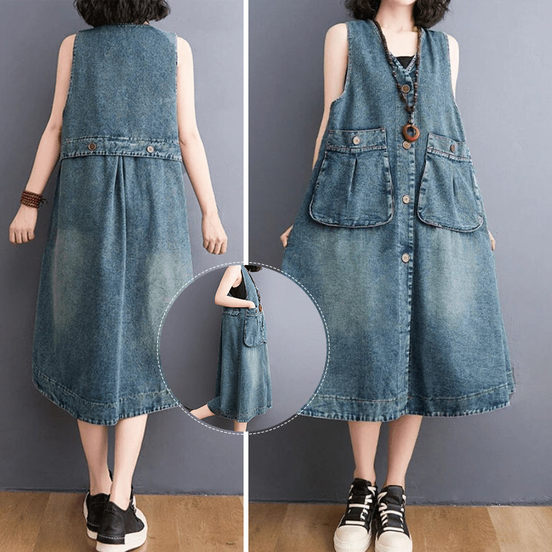 "Dam denim overallklänning med breda axelband och sidfickor, ärmlös design i jeansmaterial för stil och komfort."