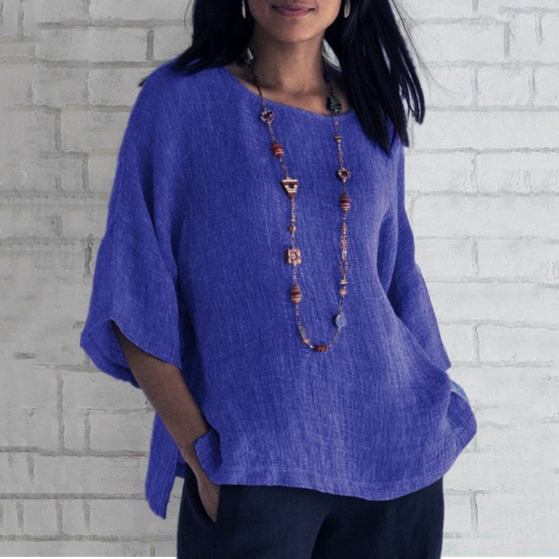 "Dam enfärgad blus med rund hals och trekvartsärm, stilren design och mjukt material för elegant och bekväm look."
