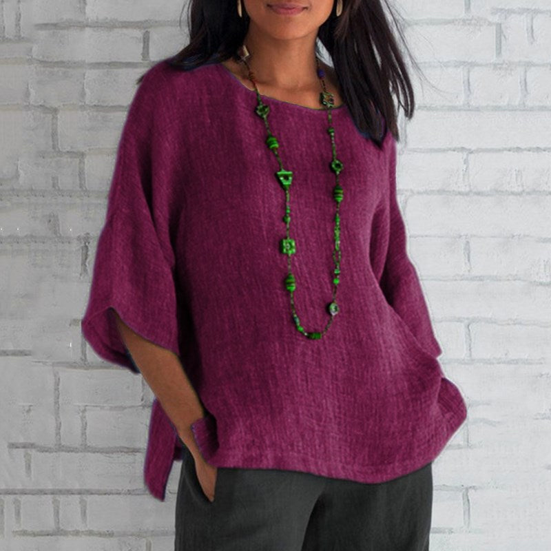 "Dam enfärgad blus med rund hals och trekvartsärm, stilren design och mjukt material för elegant och bekväm look."
