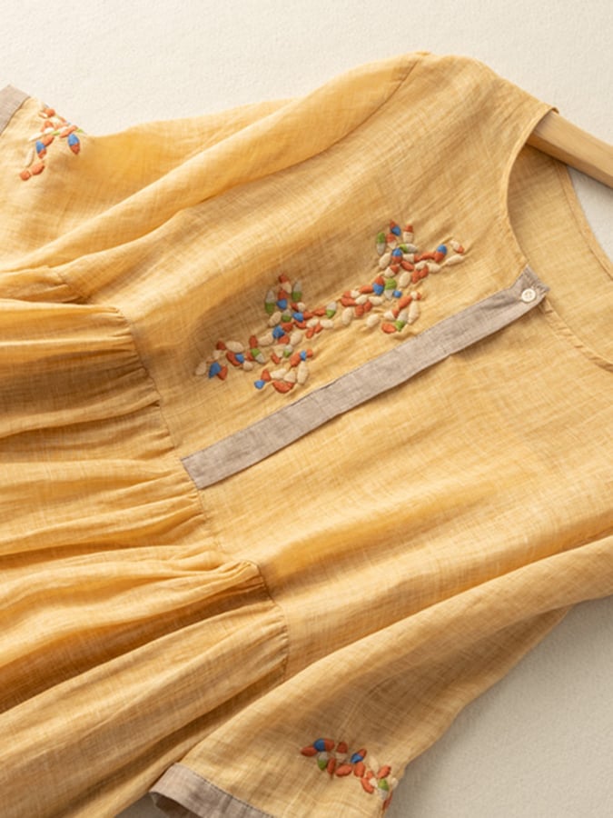 Bekväm, broderad sommarklänning dam i etnostil, idealisk för casual boho-look eller fest. Avslappnad.