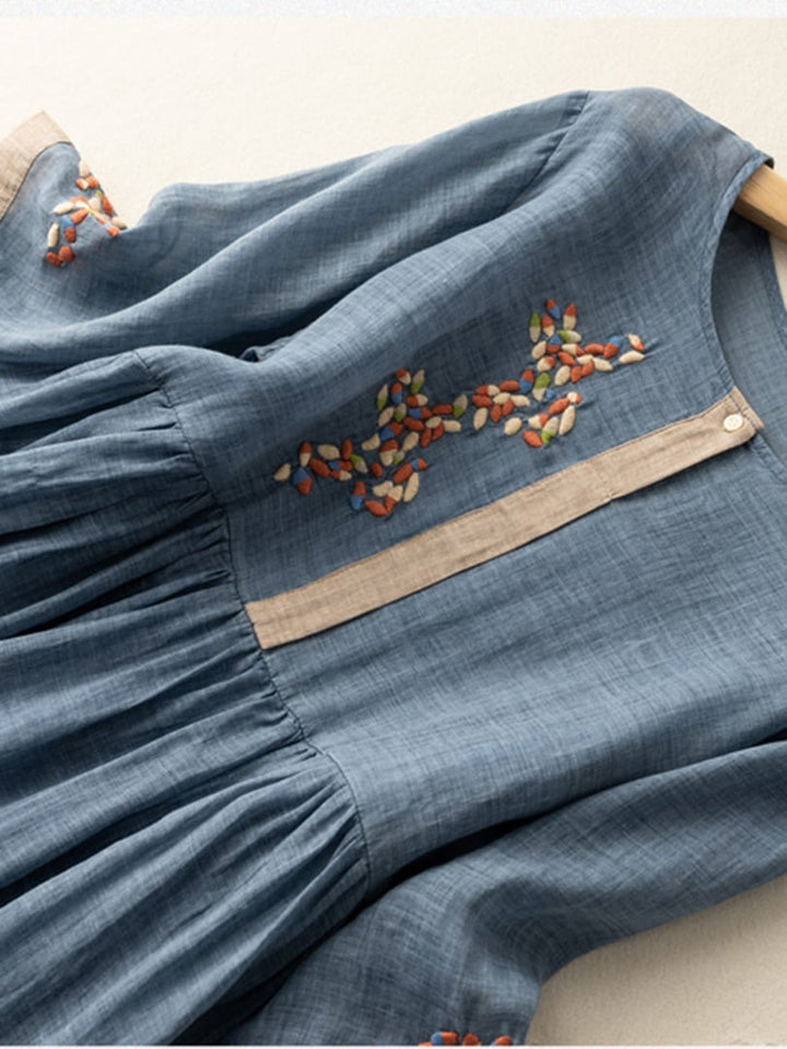 Georgia etnoklänning, broderad damklänning för sommar och avslappnade tillfällen. Kvinnokläder.